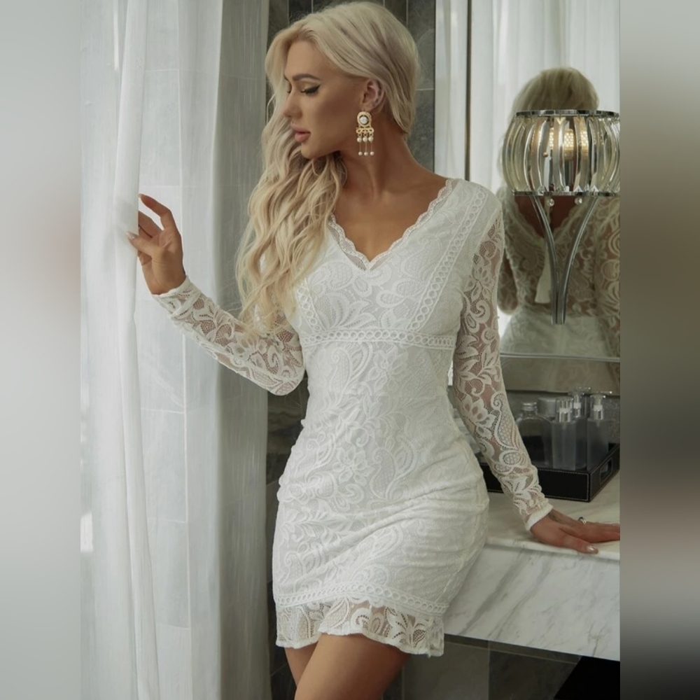 Eilly Bazar White Lace Overlay Dress, long‎ sleeves, size Medium NWT